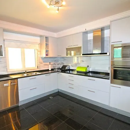 Heloise 139 - Clever Details Villa