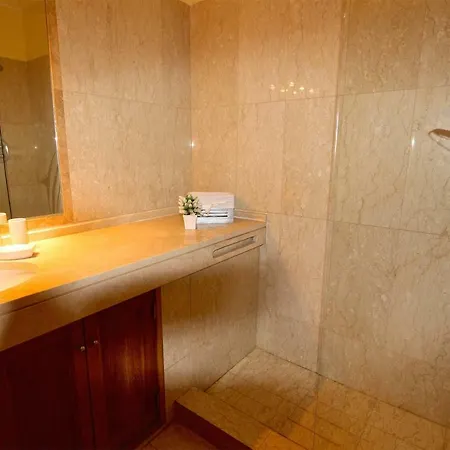 Heloise 139 - Clever Details