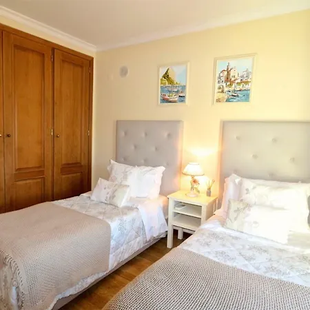 Heloise 139 - Clever Details