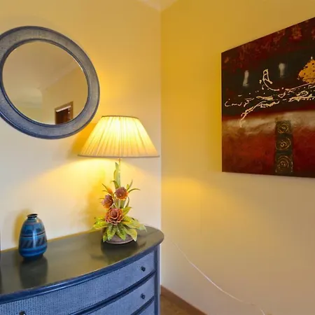 Heloise 139 - Clever Details *