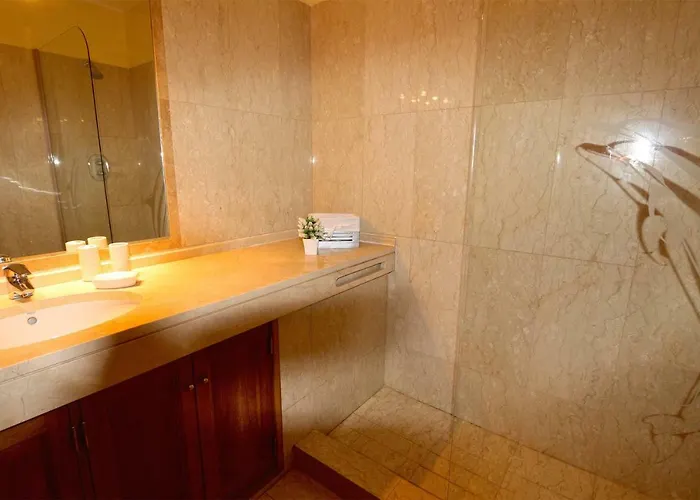 Heloise 139 - Clever Details