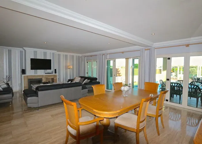 Heloise 139 - Clever Details *