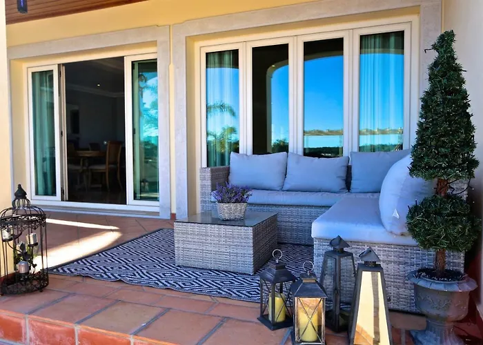 Heloise 139 - Clever Details 빌라