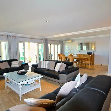 Heloise 139 - Clever Details Villa *