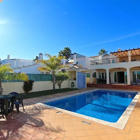 Heloise 139 - Clever Details Villa *