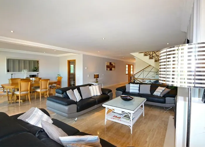 Heloise 139 - Clever Details