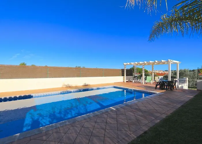 Heloise 139 - Clever Details *